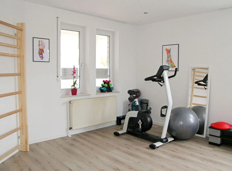 Trainingsfläche mit Ergometer & Sprossenwand